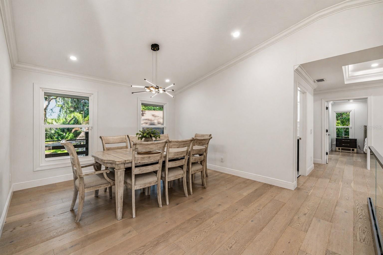 Image 17 of 79 For 900 Oak Hollow Place