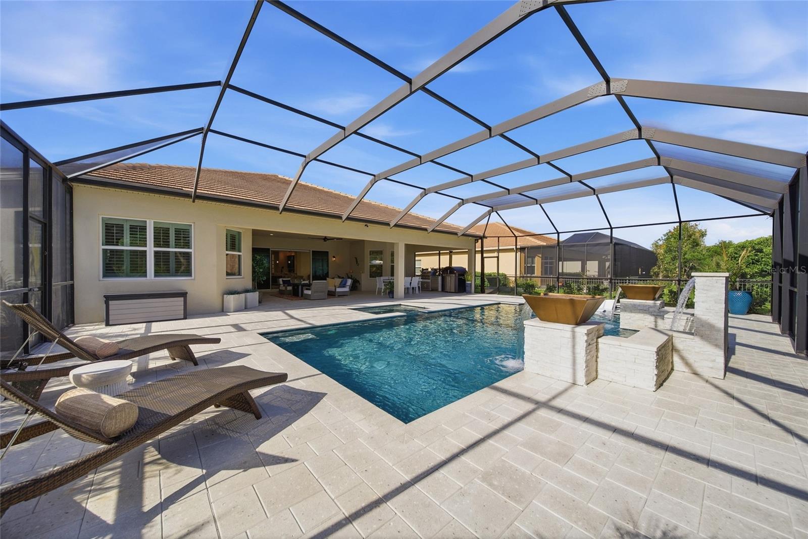 Image 2 of 100 For 2420 Coco Palm Circle