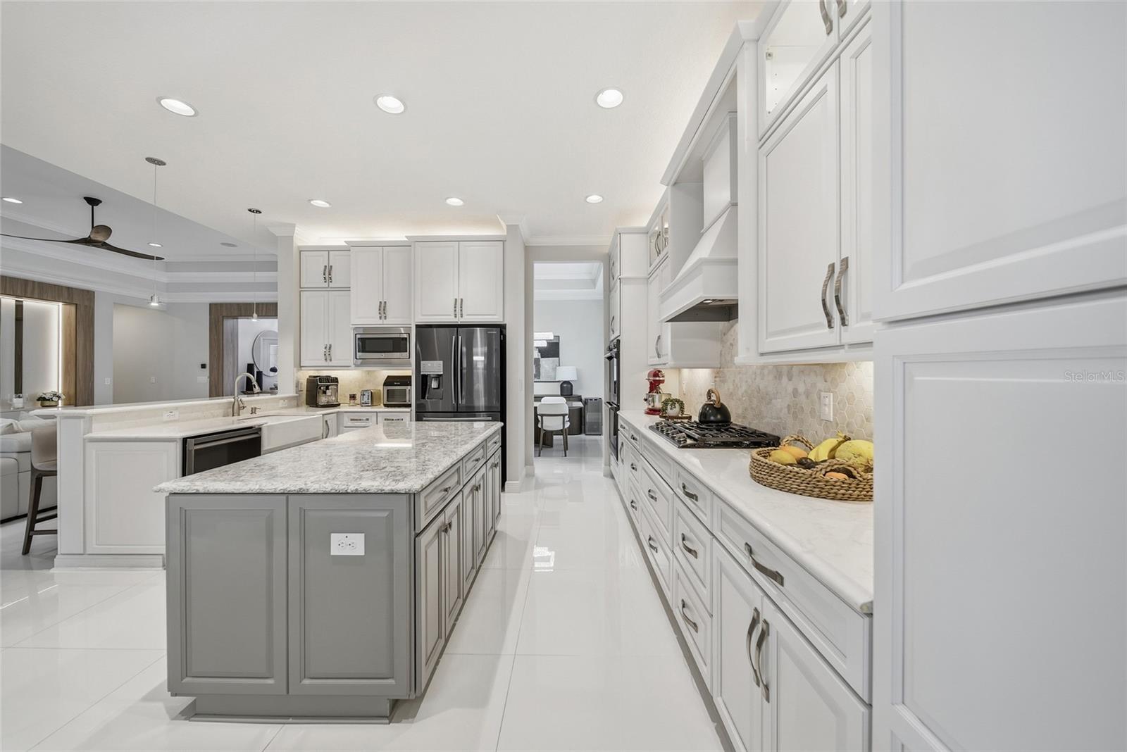 Image 25 of 100 For 2420 Coco Palm Circle