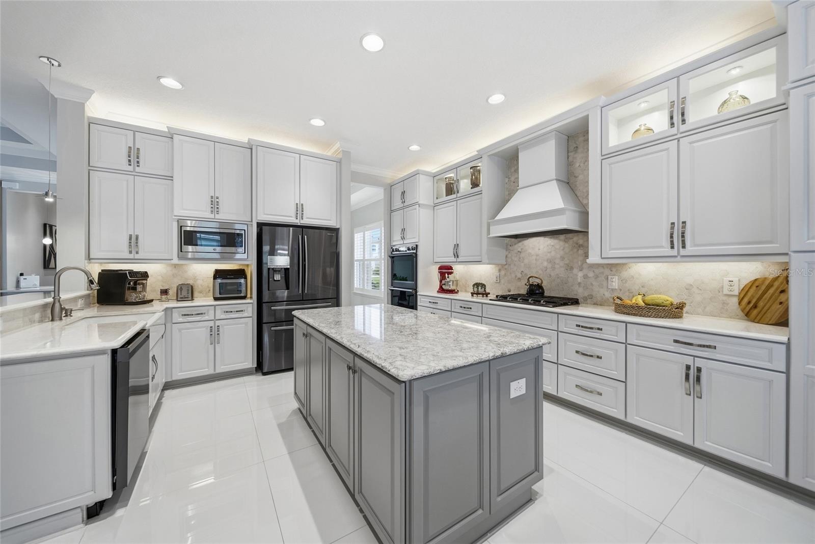 Image 26 of 100 For 2420 Coco Palm Circle