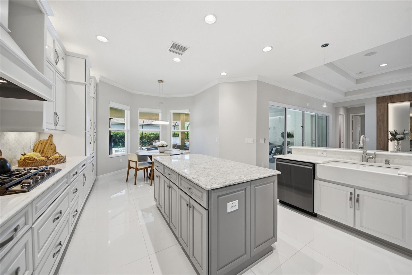 Image 28 of 100 For 2420 Coco Palm Circle