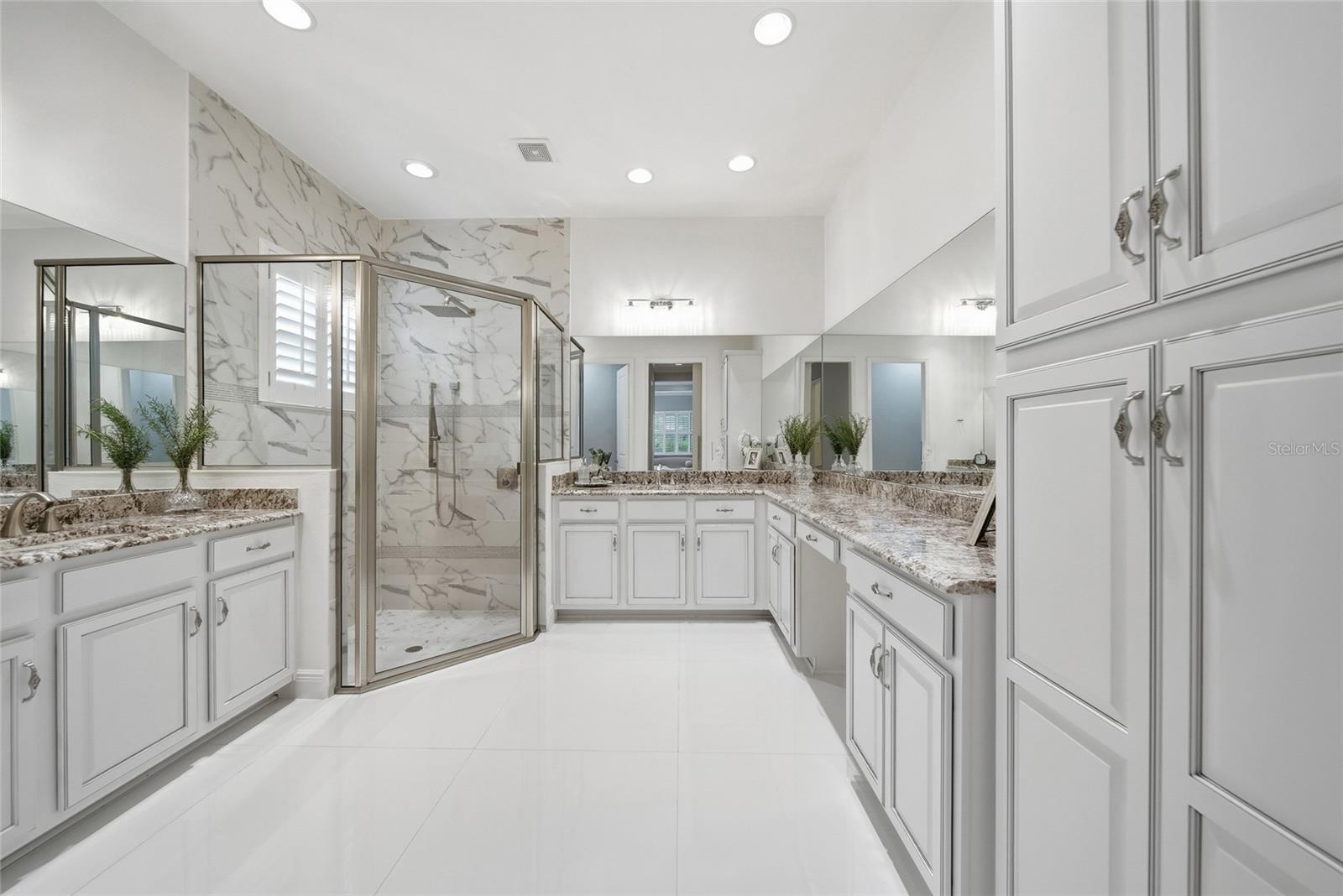 Image 43 of 100 For 2420 Coco Palm Circle