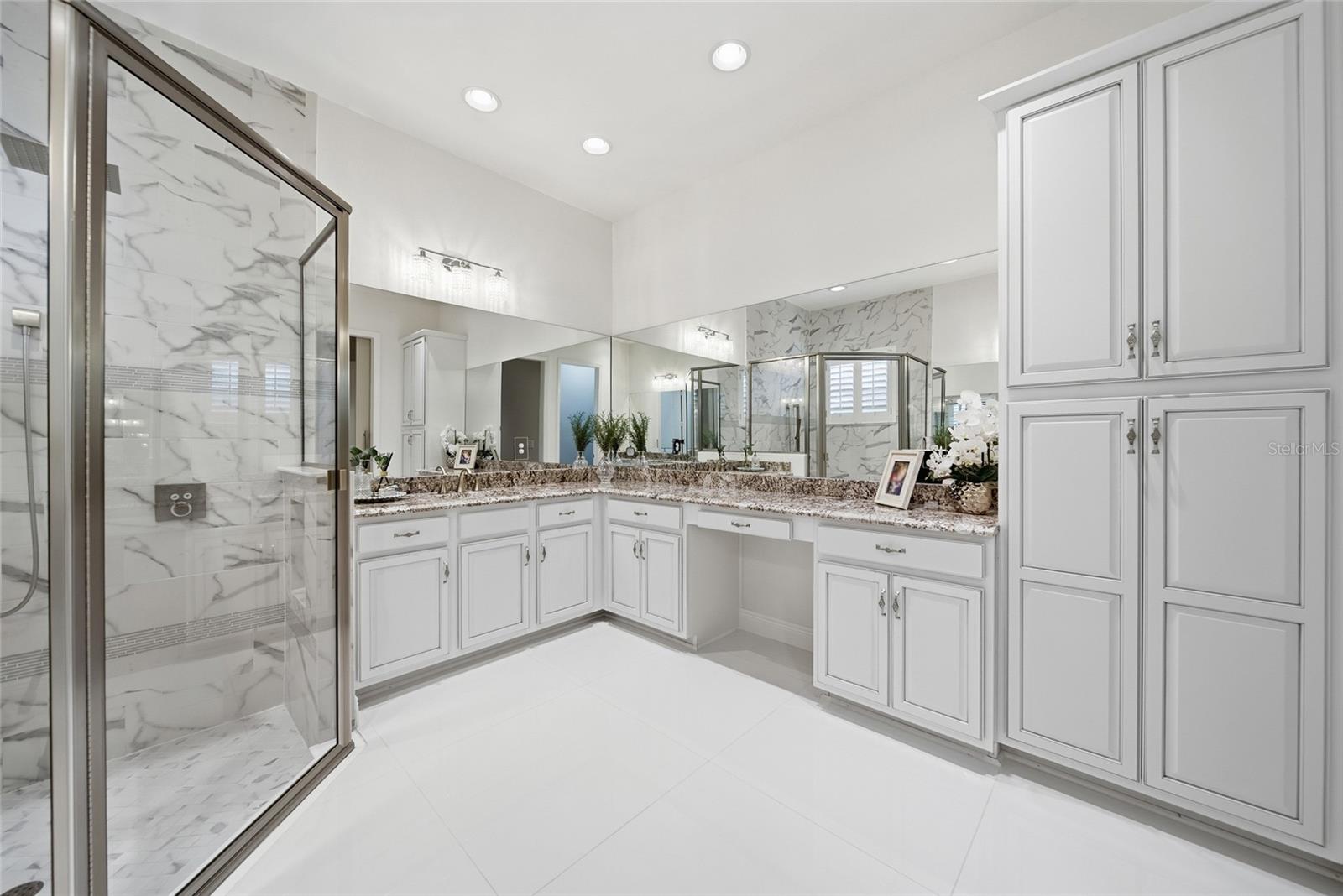 Image 44 of 100 For 2420 Coco Palm Circle