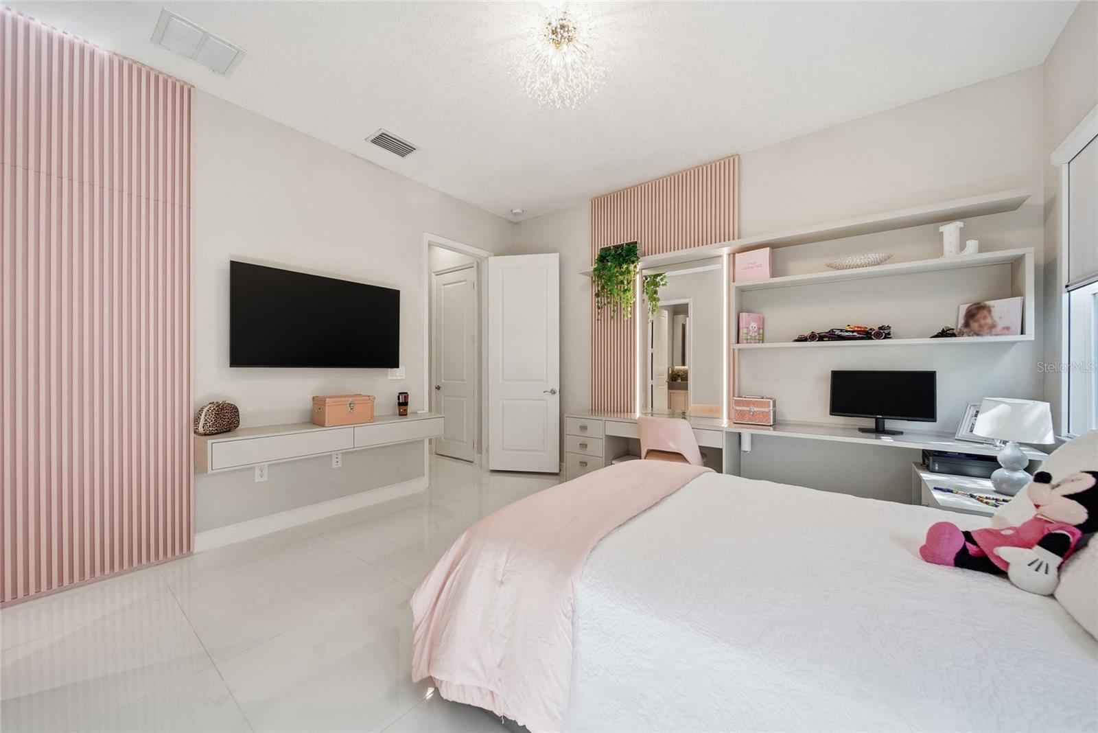 Image 49 of 100 For 2420 Coco Palm Circle