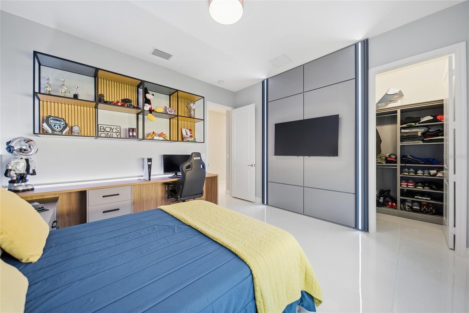 Image 52 of 100 For 2420 Coco Palm Circle