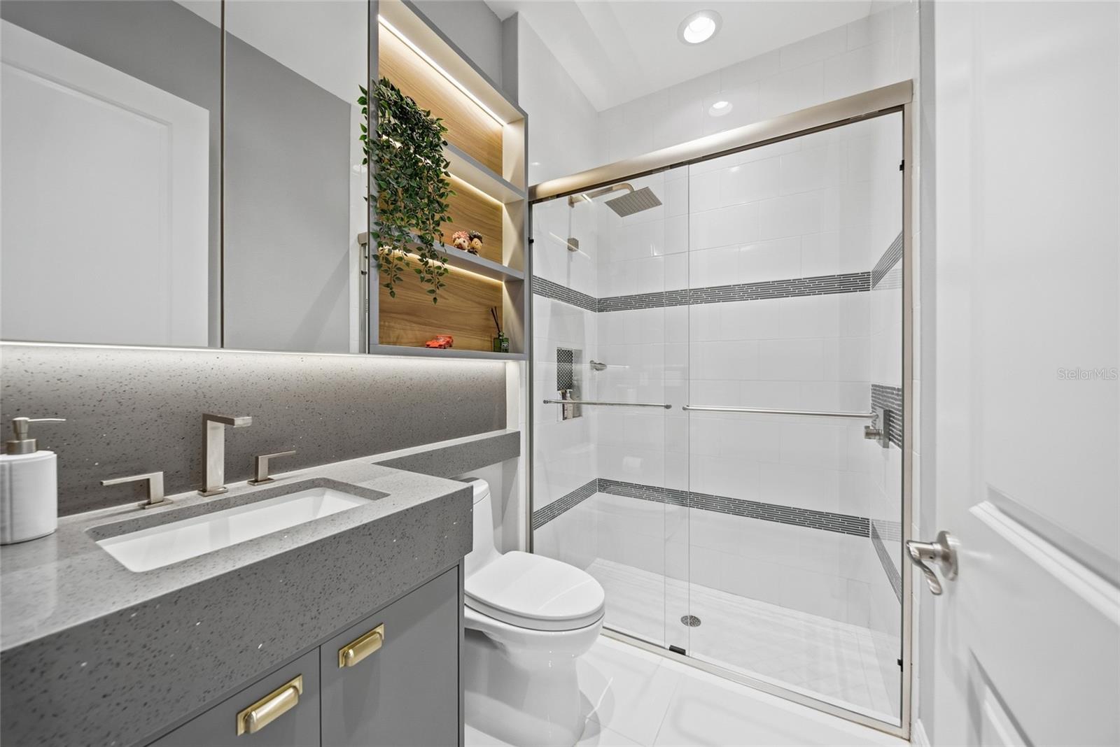 Image 54 of 100 For 2420 Coco Palm Circle