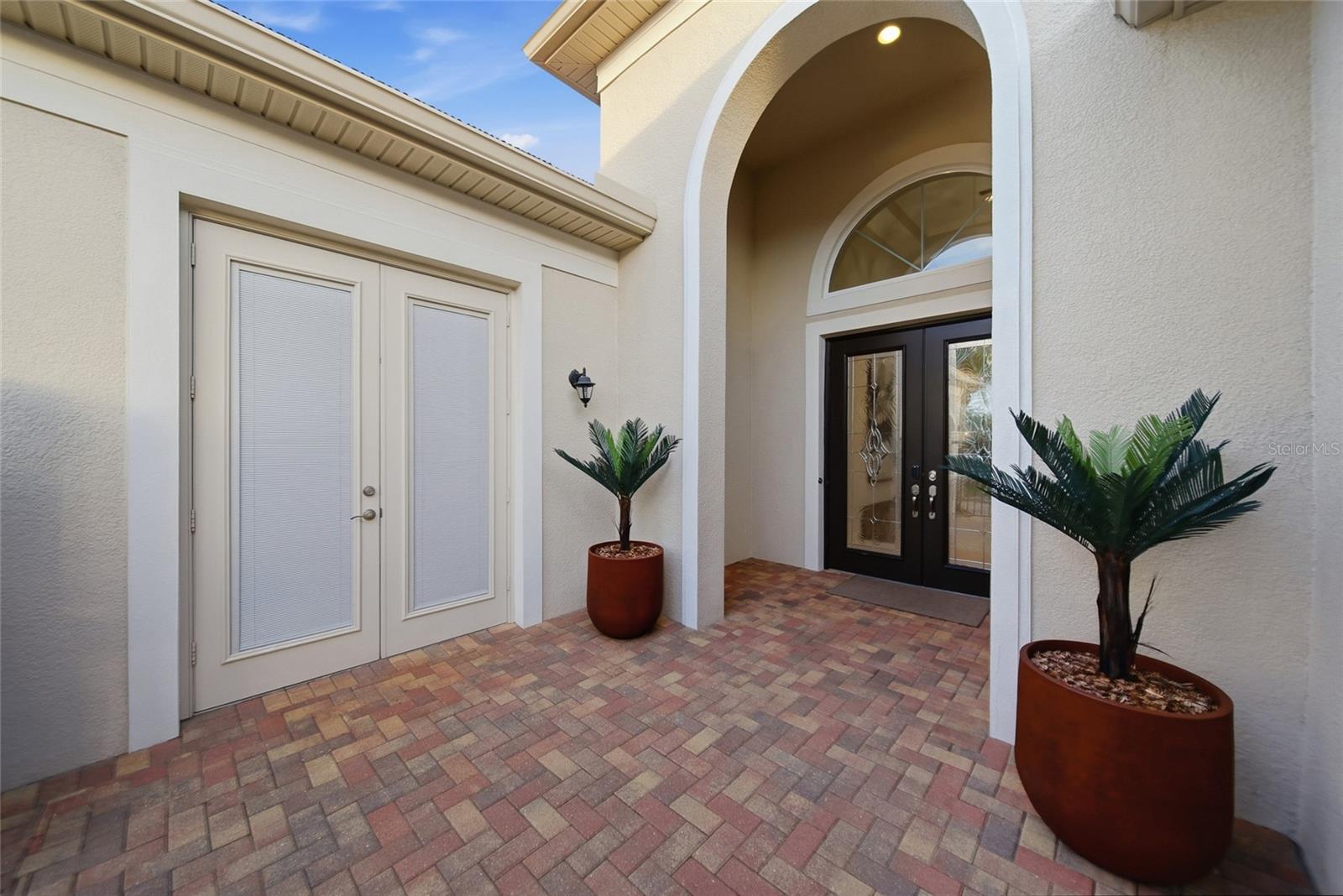 Image 8 of 100 For 2420 Coco Palm Circle