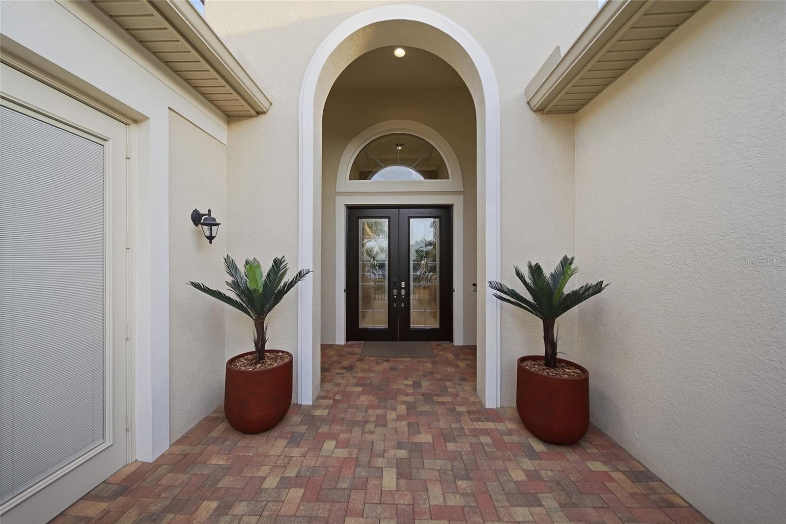 Image 9 of 100 For 2420 Coco Palm Circle