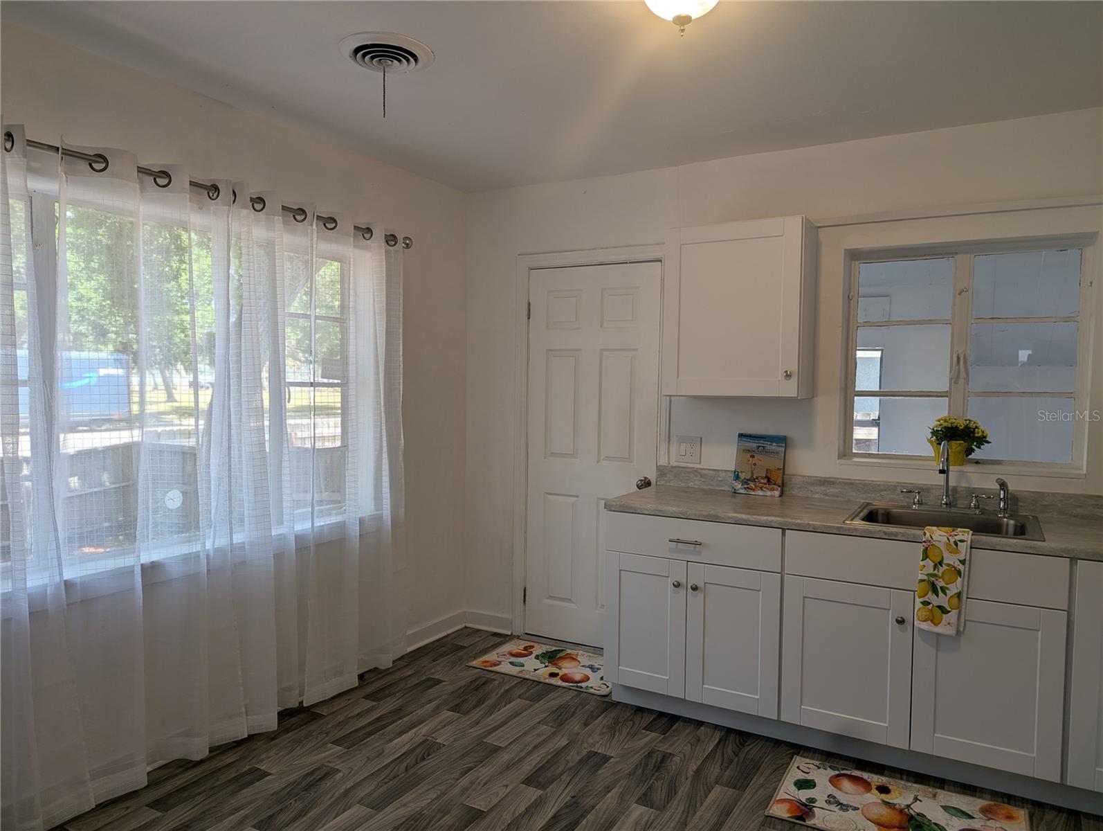 Image 10 of 32 For 3834 Dr Martin Luther King Jr Street S