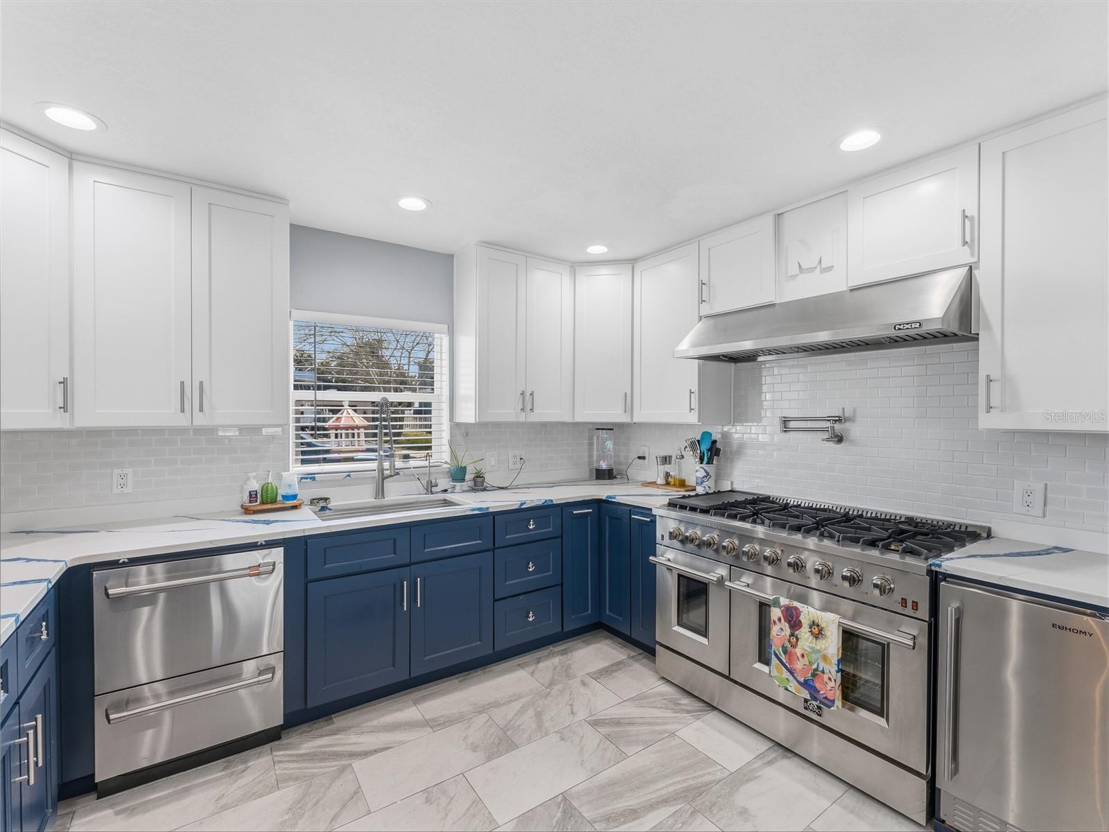 Image 19 of 75 For 3173 Gulfview Drive