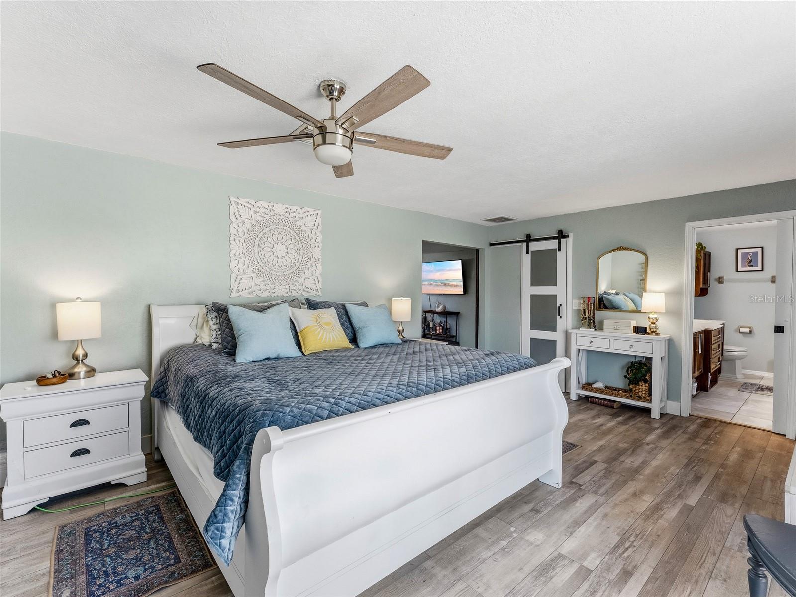 Image 25 of 75 For 3173 Gulfview Drive