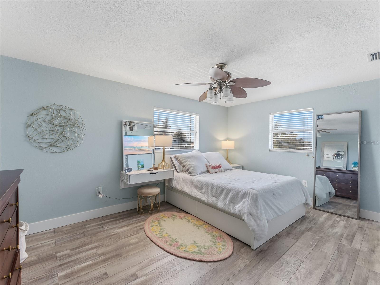 Image 31 of 75 For 3173 Gulfview Drive