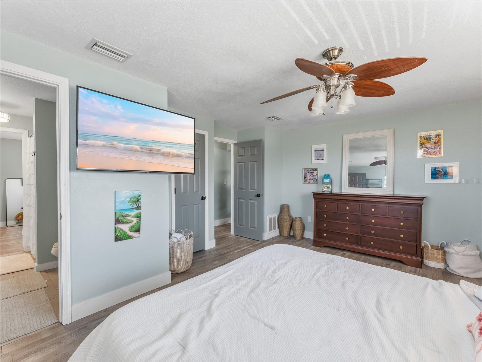 Image 32 of 75 For 3173 Gulfview Drive