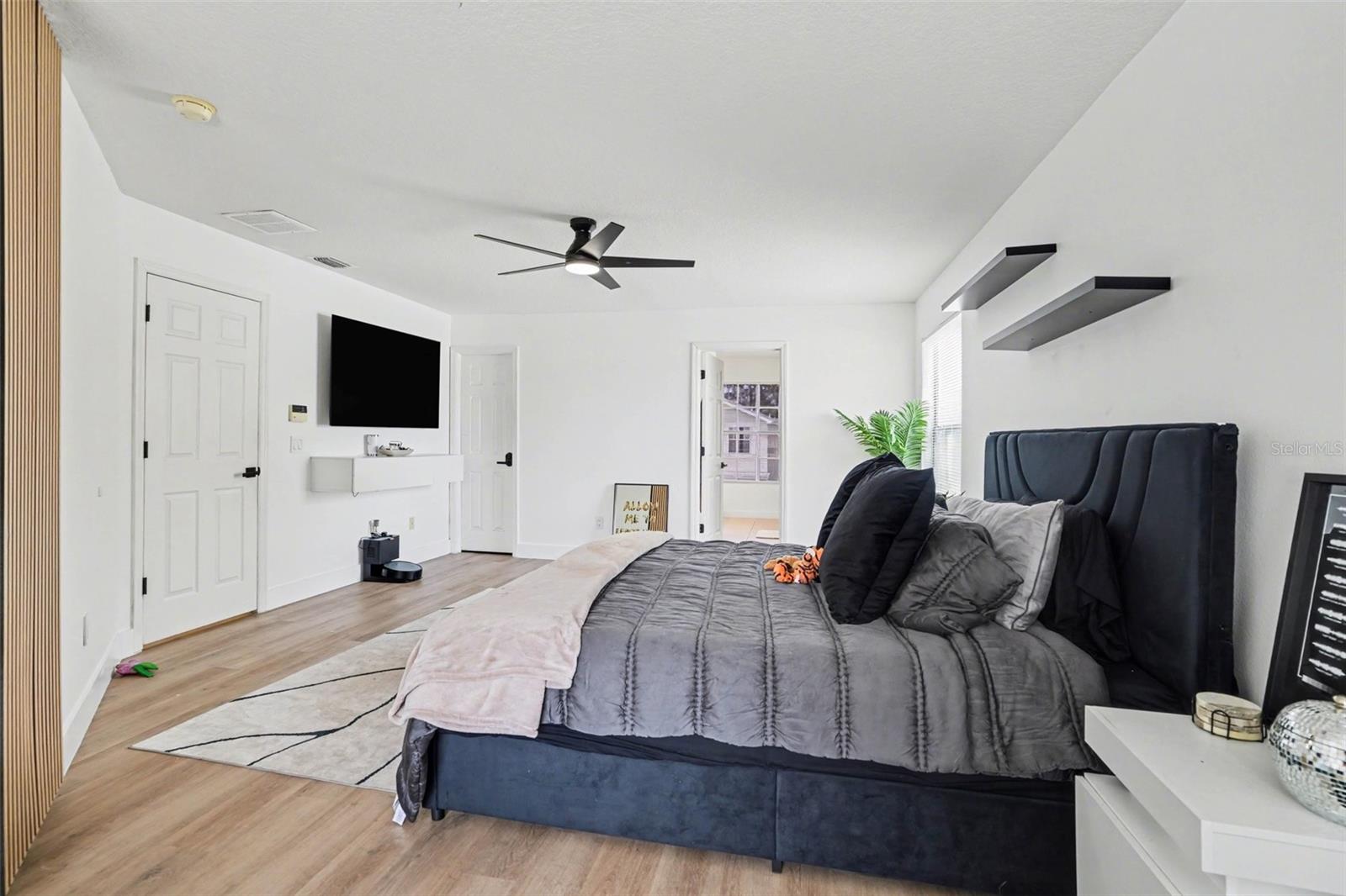 Image 11 of 25 For 8105 River Mont Way