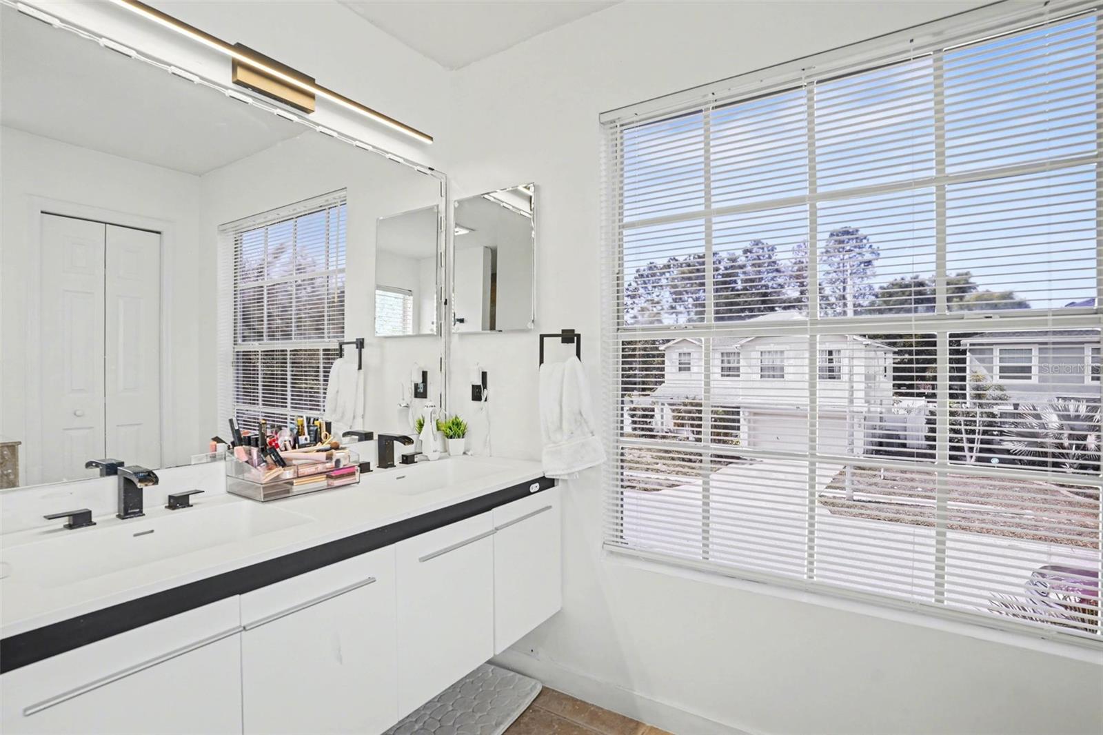 Image 13 of 25 For 8105 River Mont Way