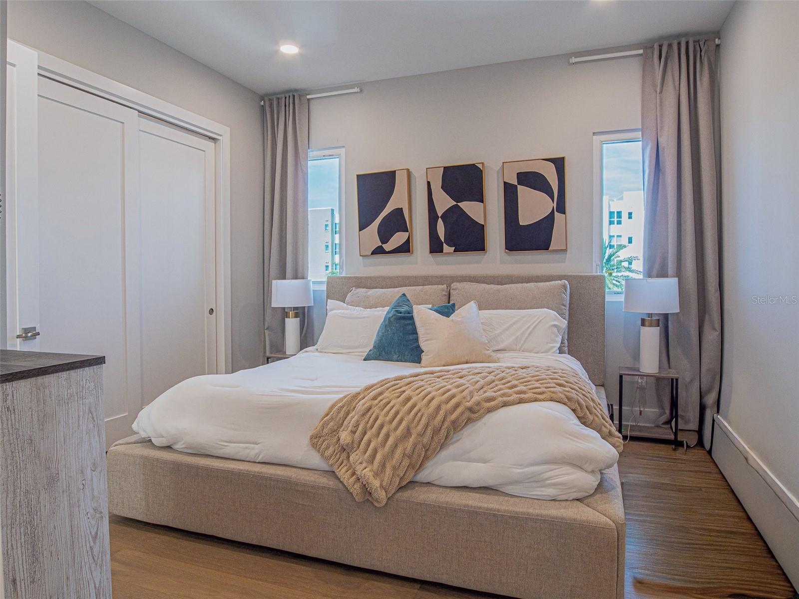 Image 12 of 25 For 370 6th Street S