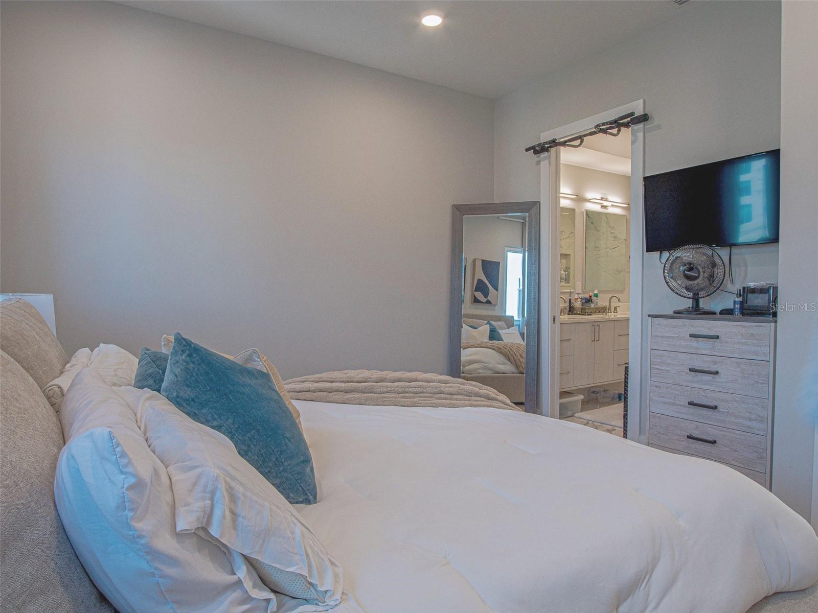 Image 14 of 25 For 370 6th Street S