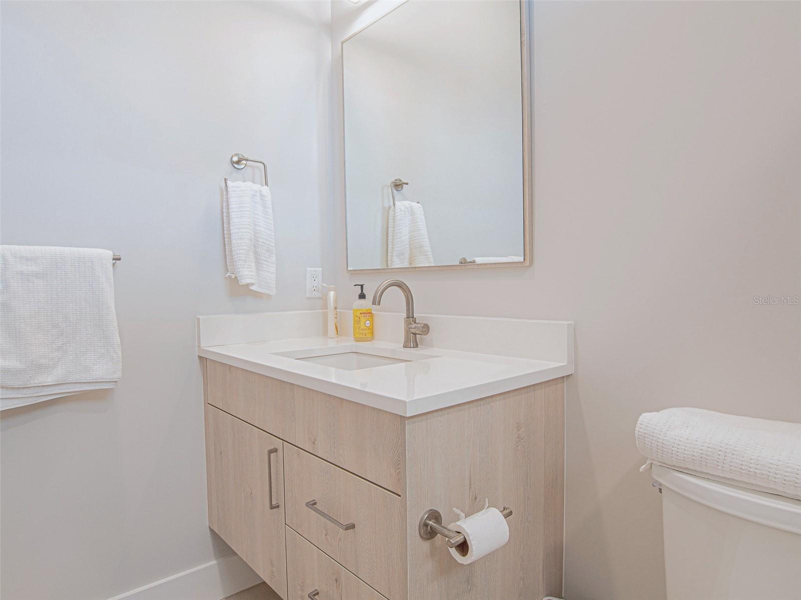 Image 21 of 25 For 370 6th Street S