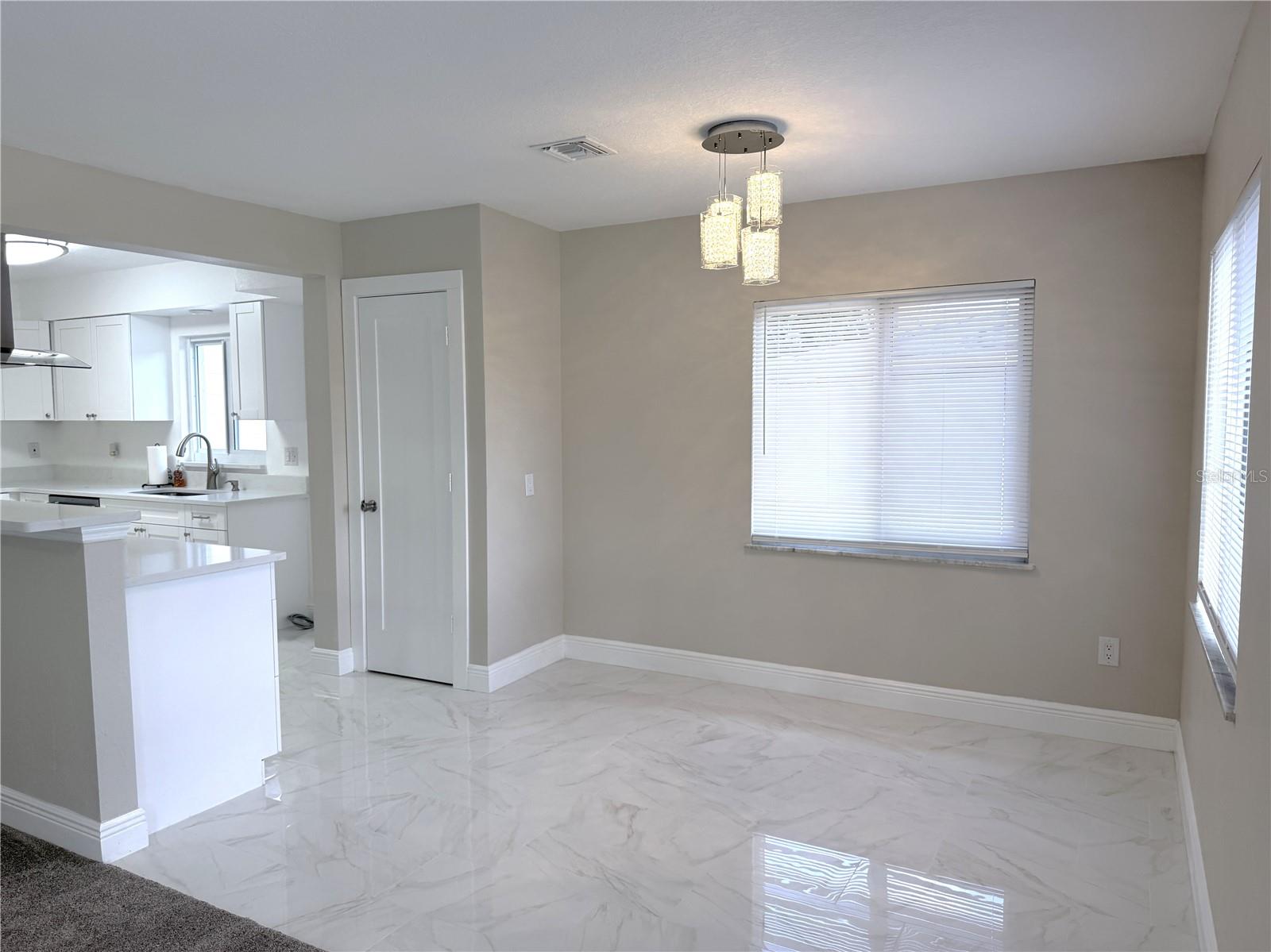 Listing photo id 11 for 11505 Rome Avenue