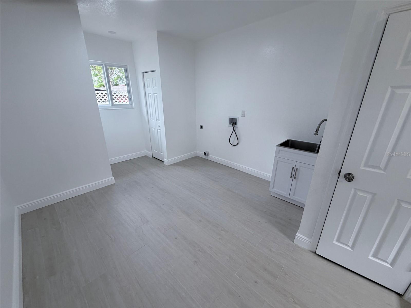 Listing photo id 15 for 11505 Rome Avenue