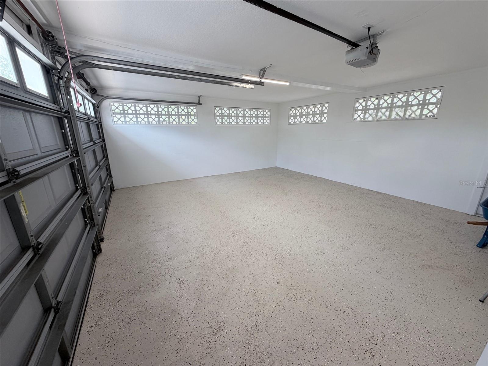 Listing photo id 16 for 11505 Rome Avenue