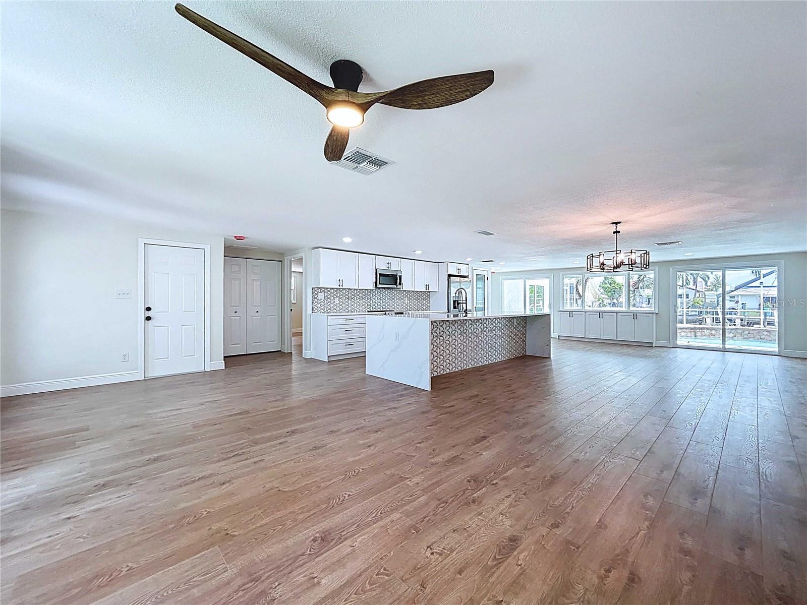 Image 18 of 100 For 5040 Glenn Drive