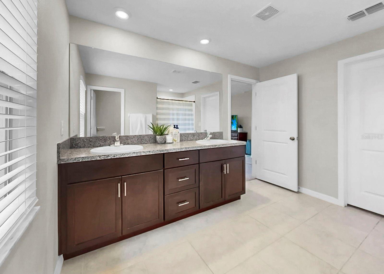 Image 37 of 54 For 16568 Delia Street