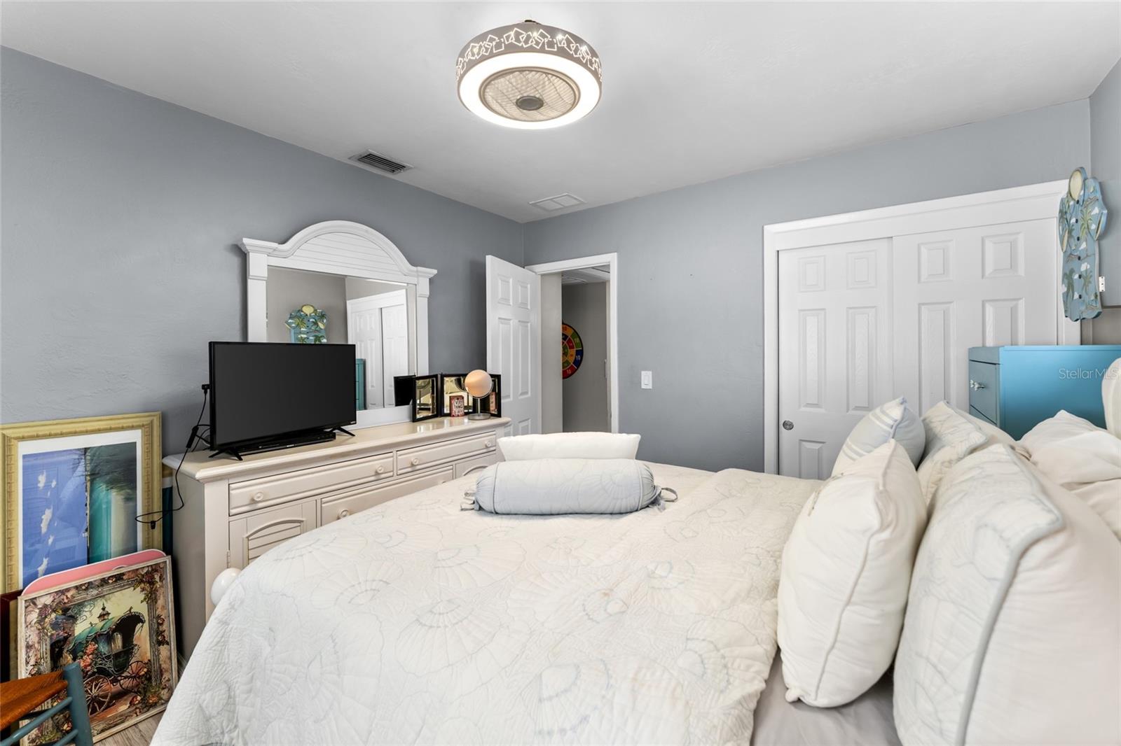 Image 17 of 68 For 4533 20th Avenue N