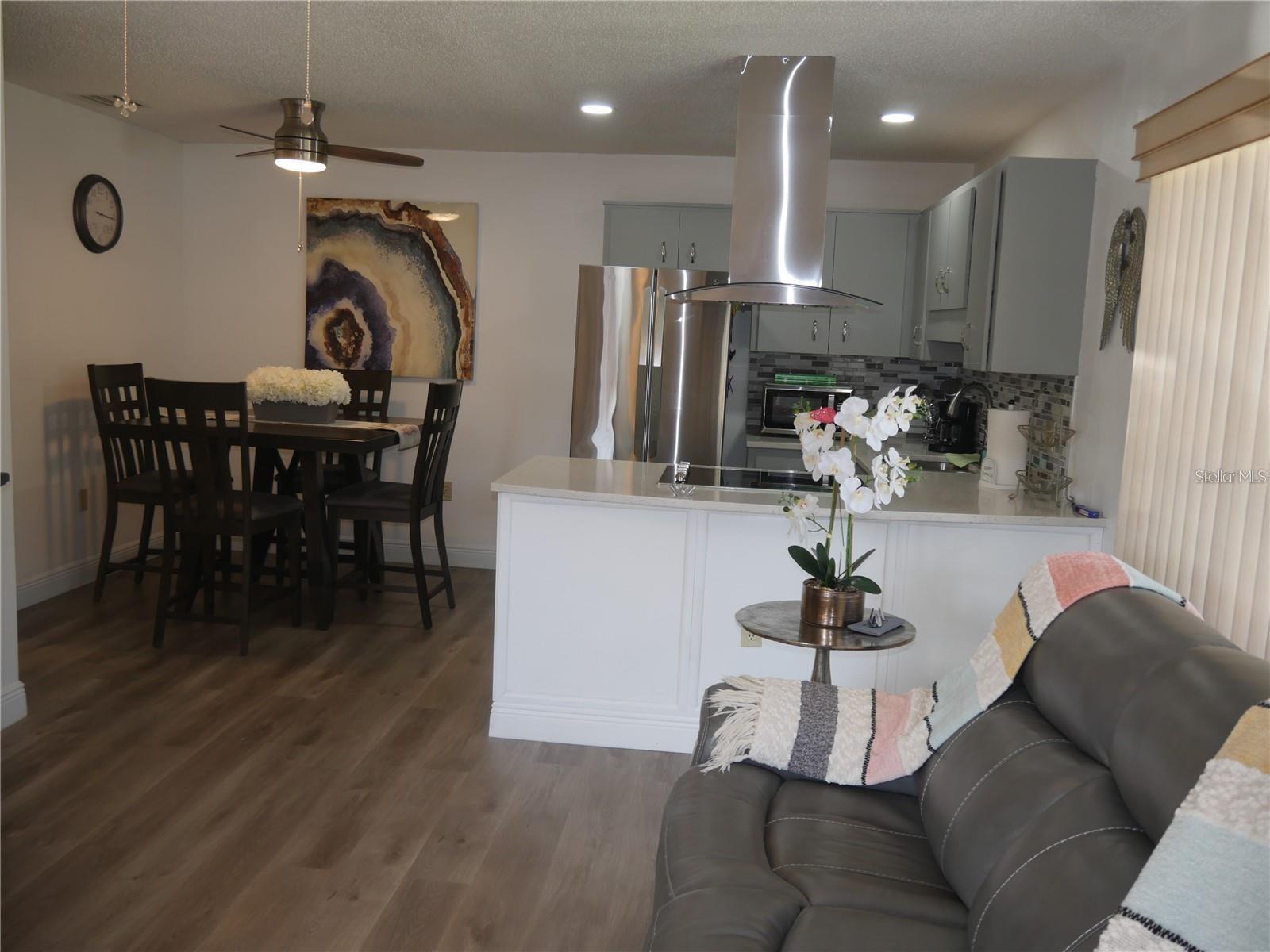 Image 11 of 35 For 6165 Chesham Drive 5