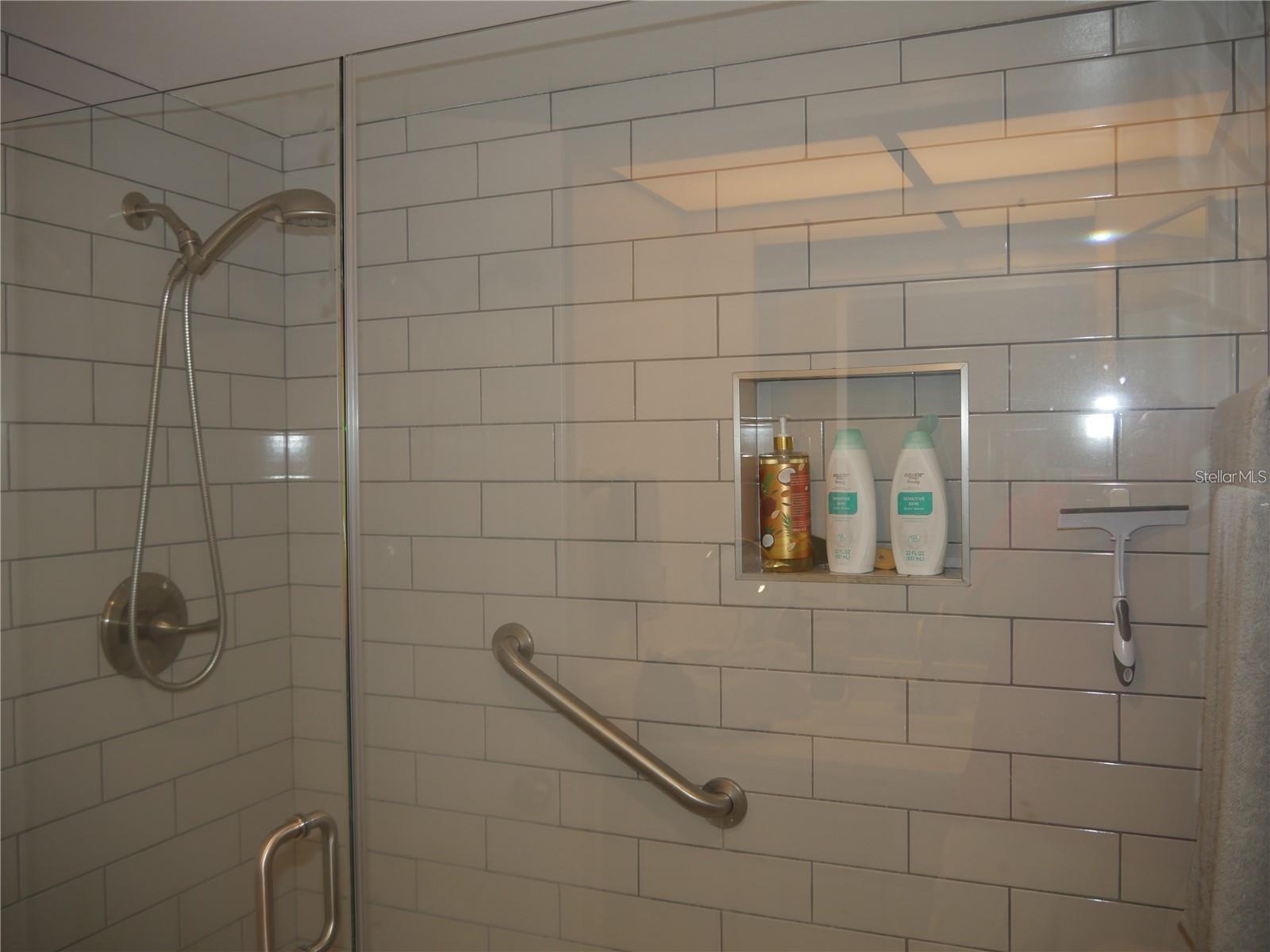 Image 15 of 35 For 6165 Chesham Drive 5