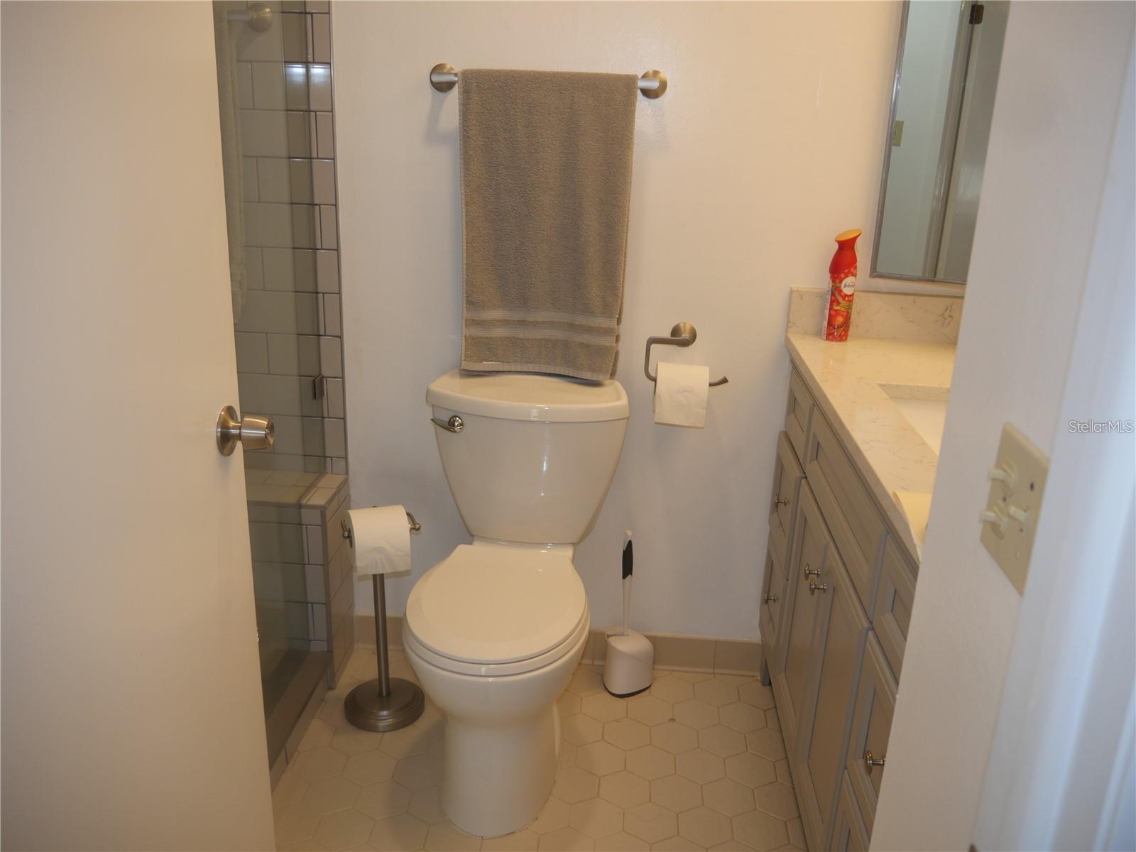 Image 17 of 35 For 6165 Chesham Drive 5