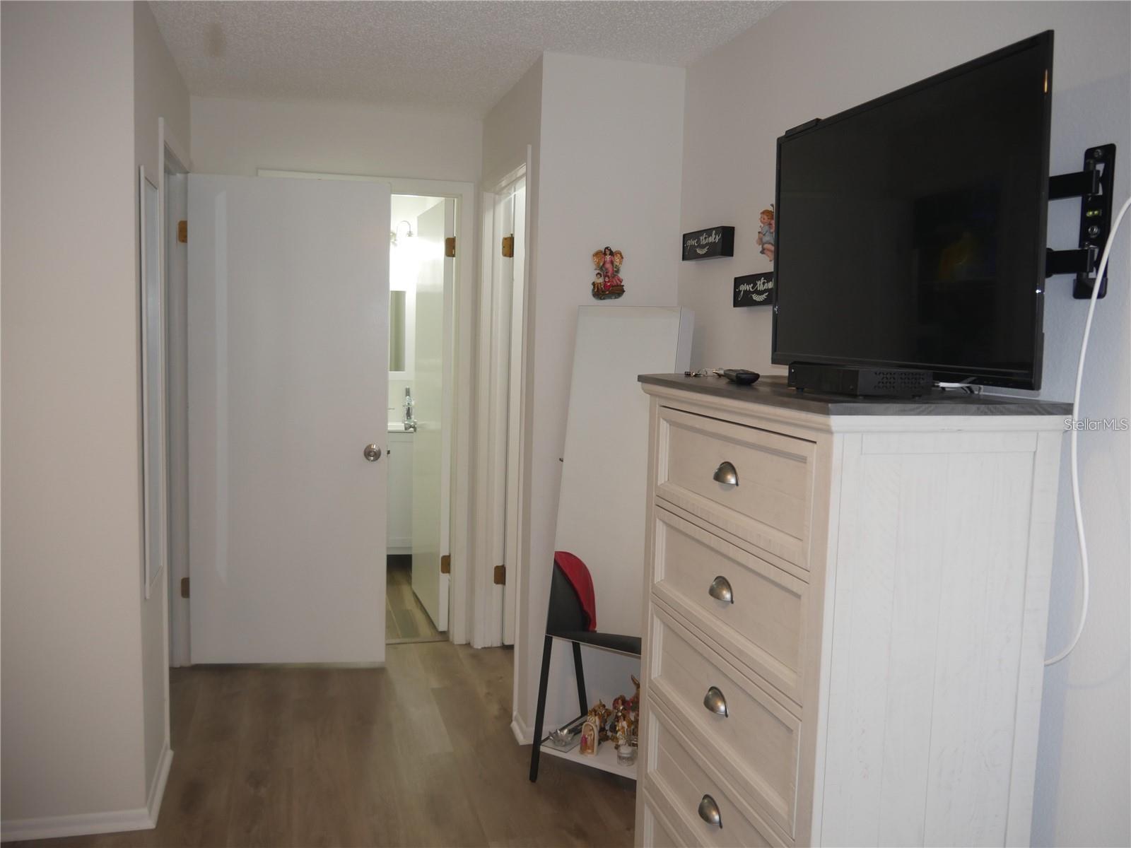 Image 24 of 35 For 6165 Chesham Drive 5