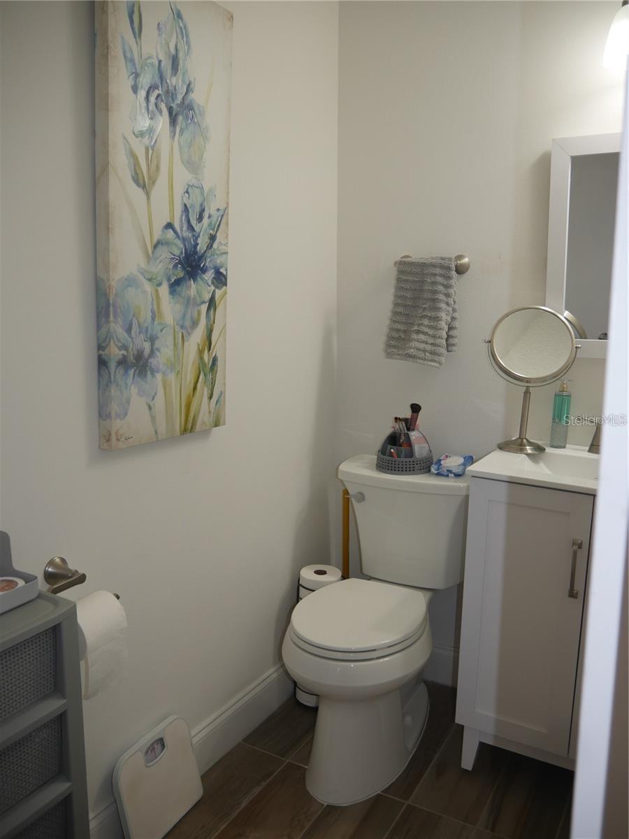 Image 28 of 35 For 6165 Chesham Drive 5