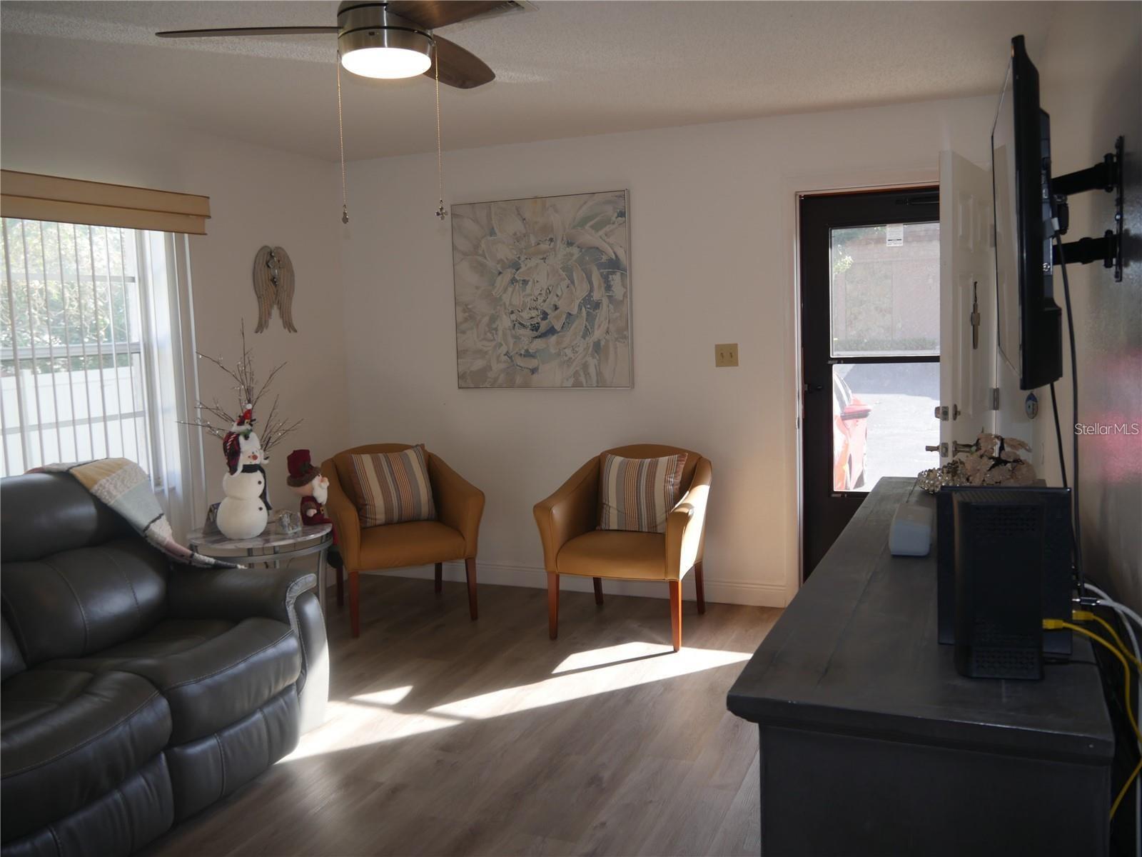 Image 3 of 35 For 6165 Chesham Drive 5