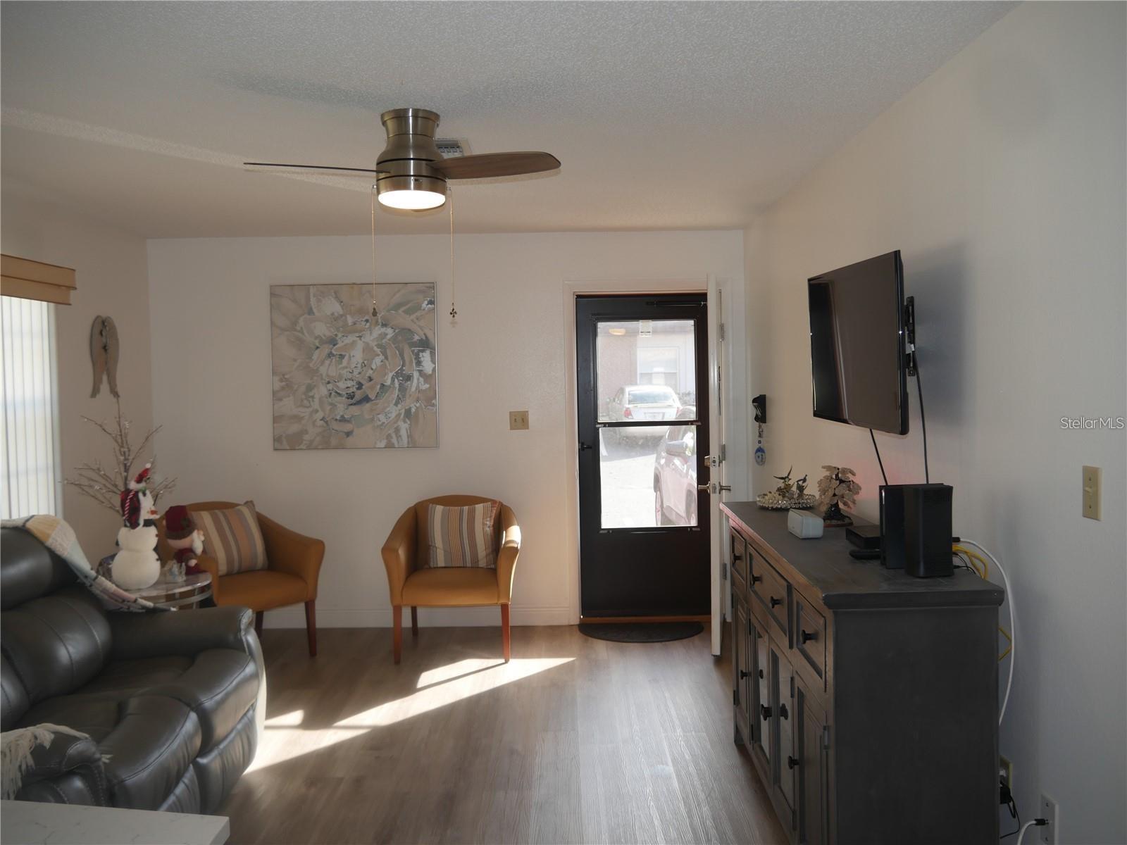 Image 4 of 35 For 6165 Chesham Drive 5