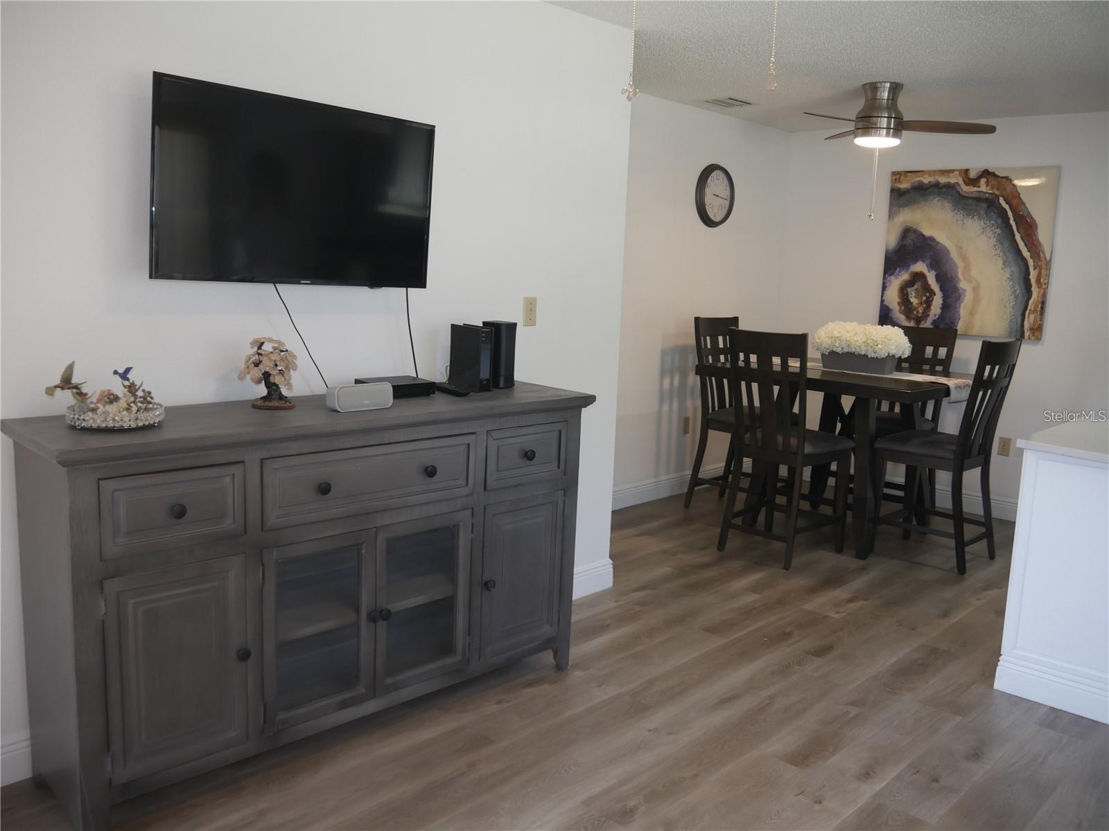 Image 9 of 35 For 6165 Chesham Drive 5