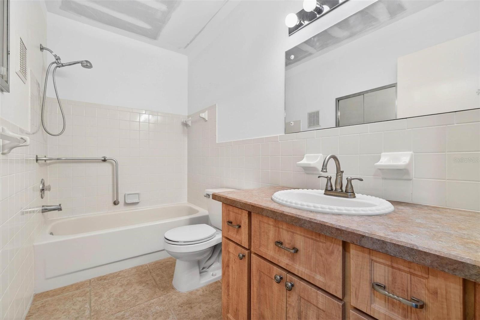 Image 14 of 40 For 2295 Americus Boulevard E 7