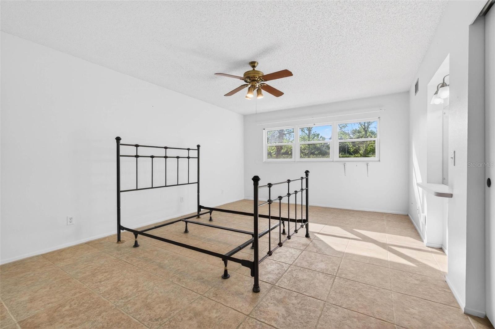 Image 16 of 40 For 2295 Americus Boulevard E 7