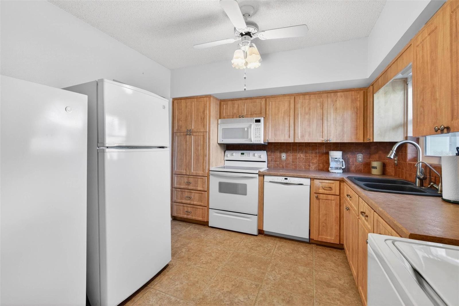 Image 6 of 40 For 2295 Americus Boulevard E 7