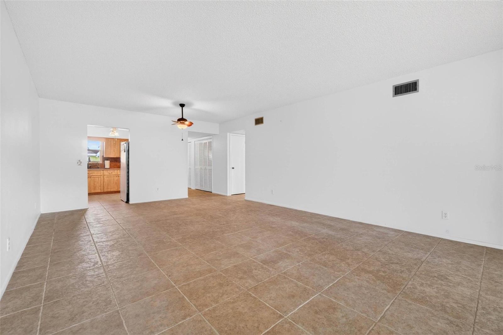 Image 9 of 40 For 2295 Americus Boulevard E 7