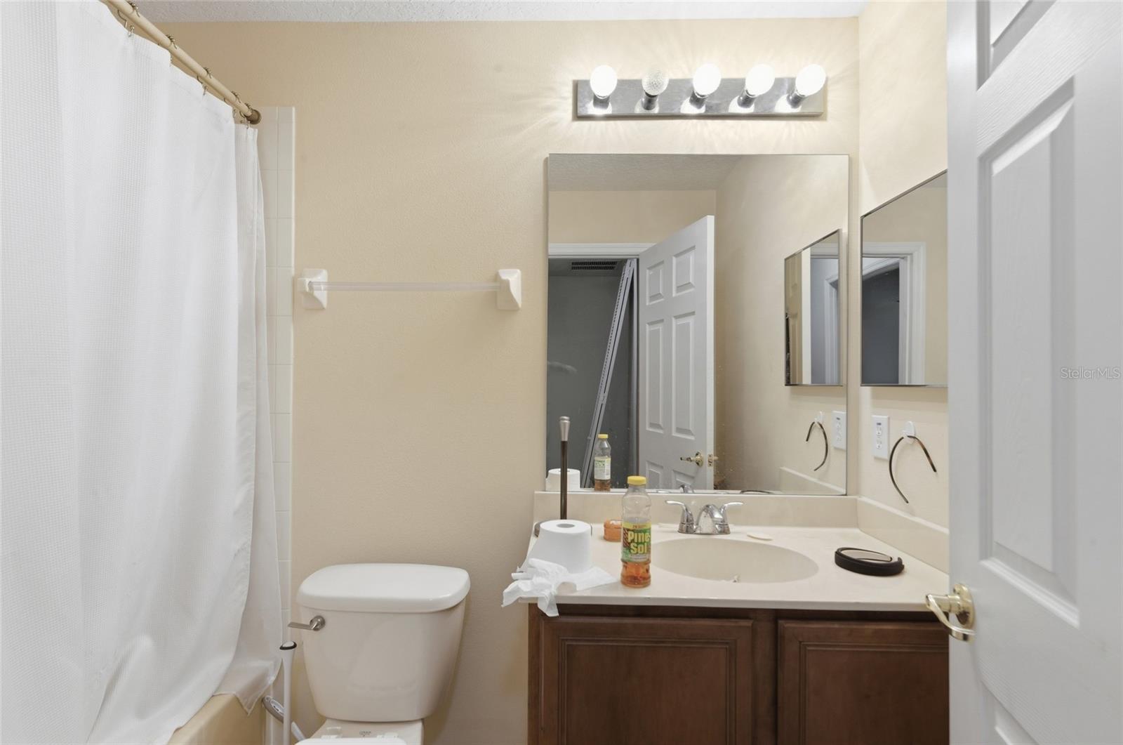 Image 12 of 28 For 1330 Long Oak Way