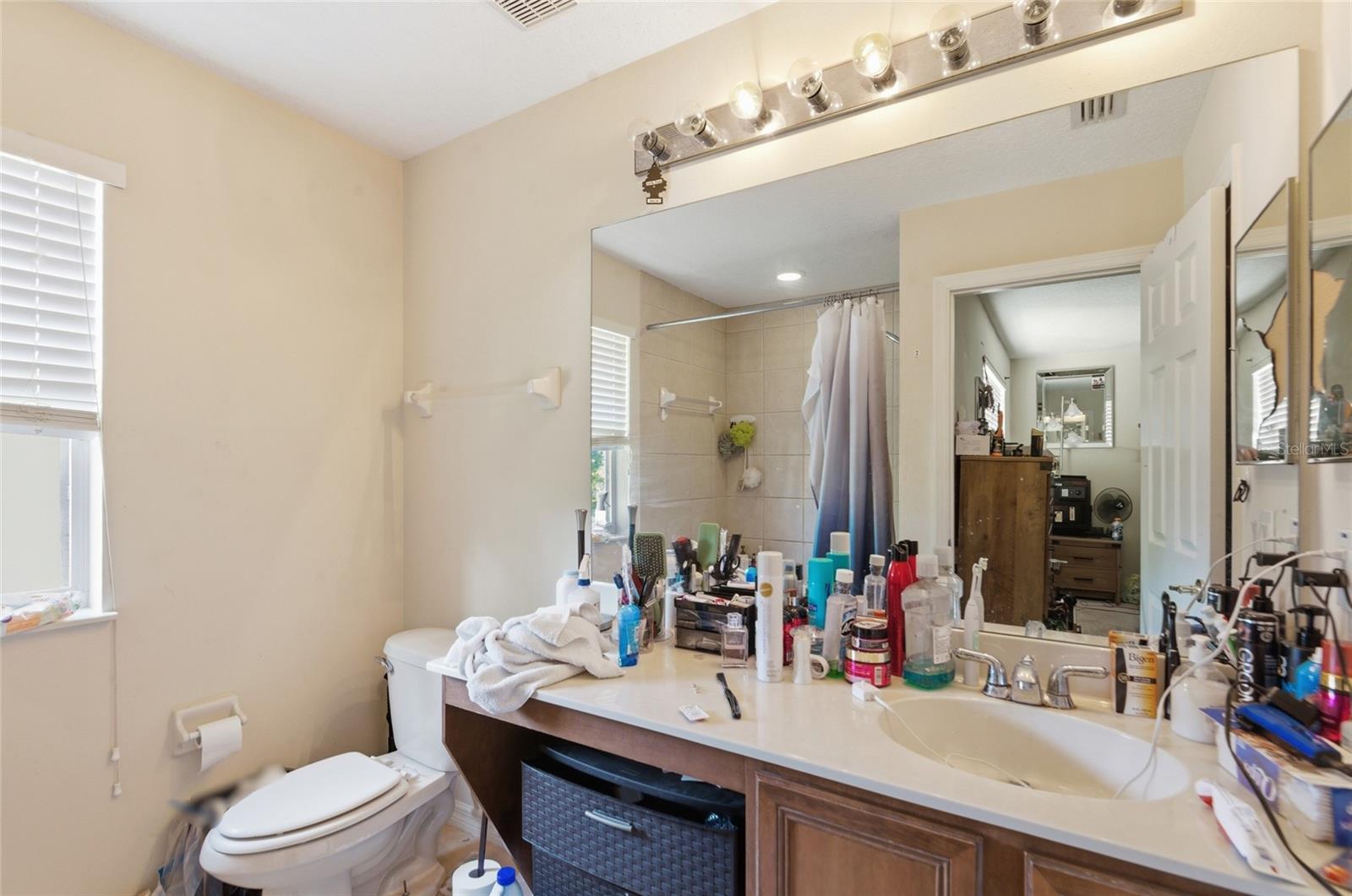 Image 20 of 28 For 1330 Long Oak Way