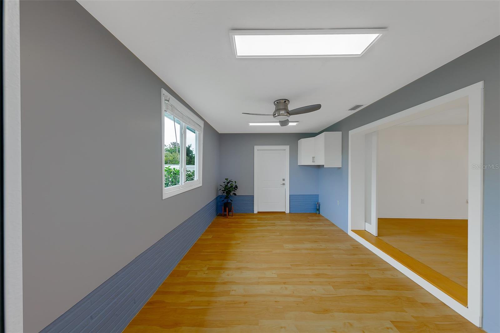 Image 15 of 39 For 1923 Sky Drive