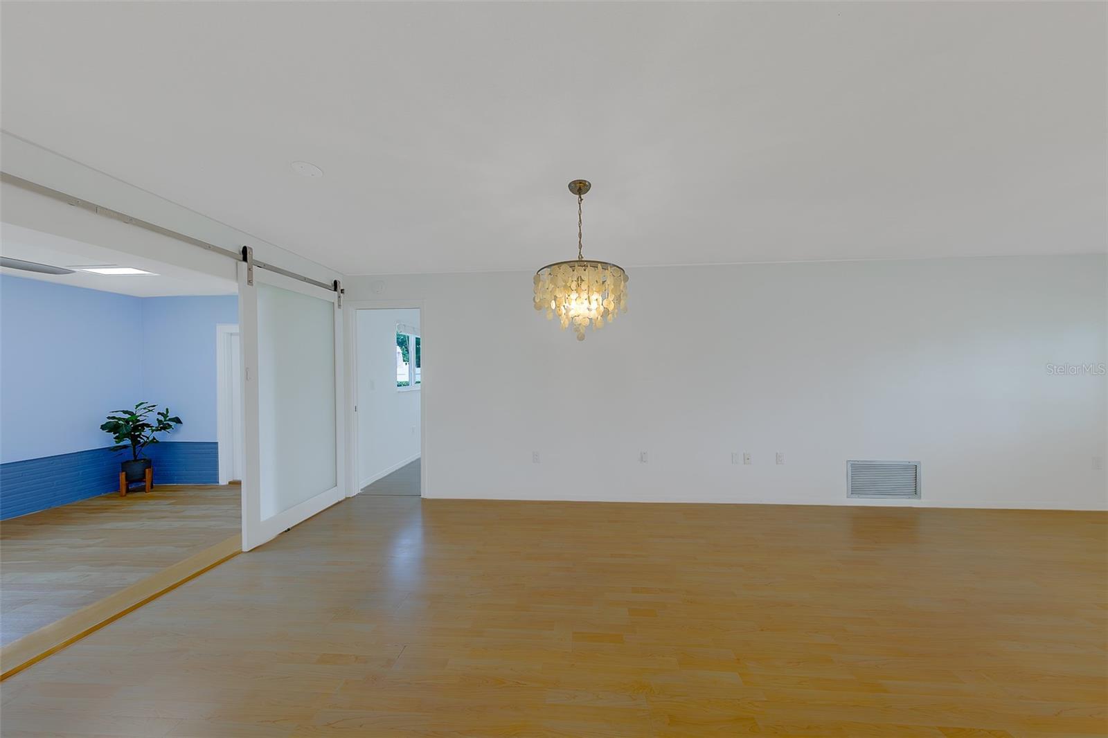 Image 31 of 39 For 1923 Sky Drive