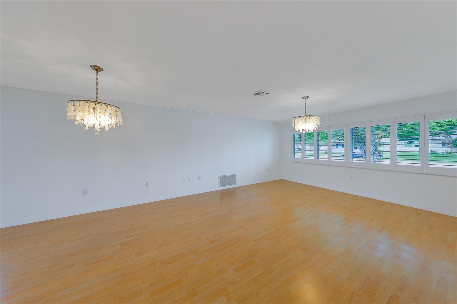 Image 4 of 39 For 1923 Sky Drive