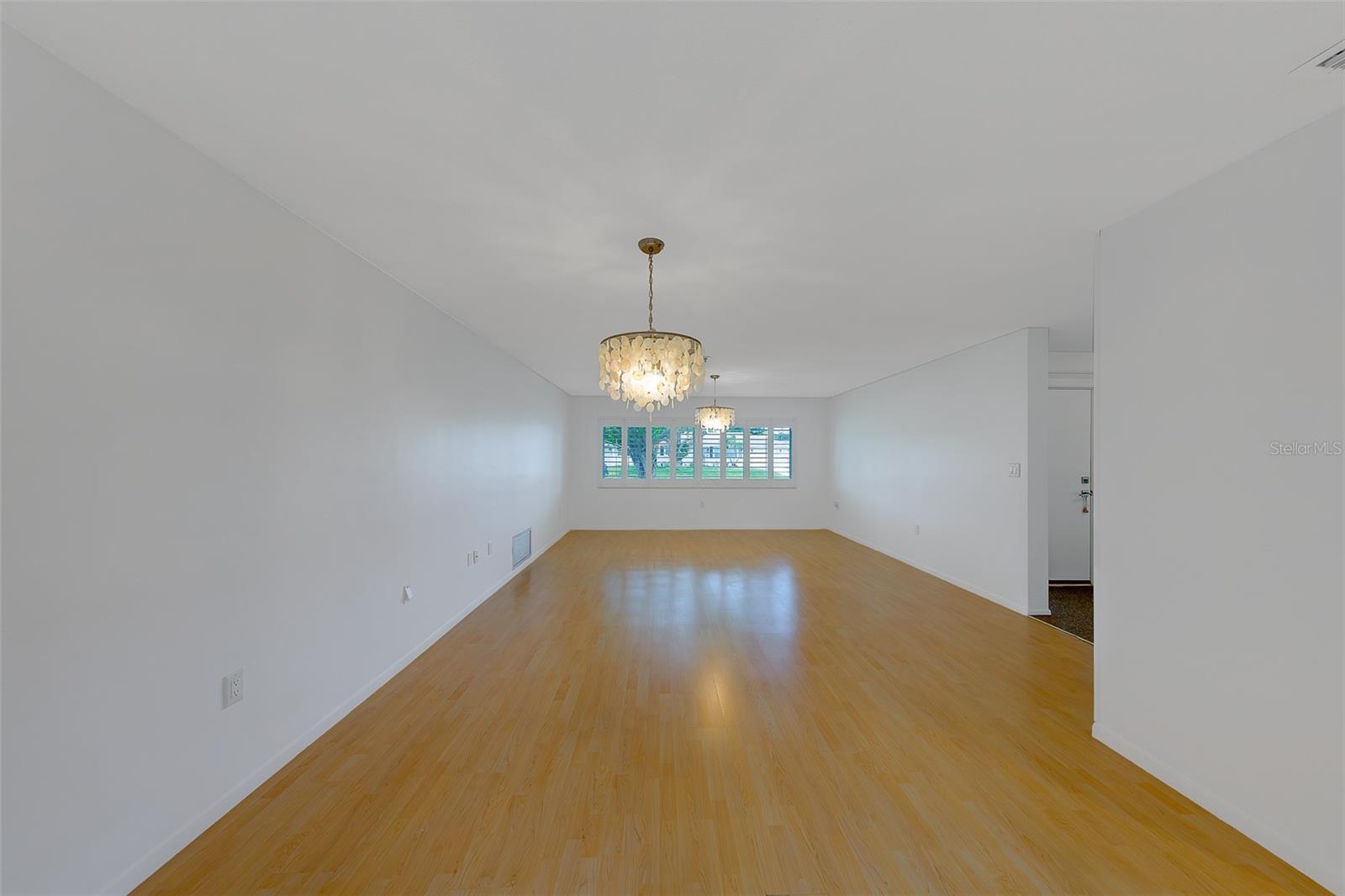 Image 8 of 39 For 1923 Sky Drive