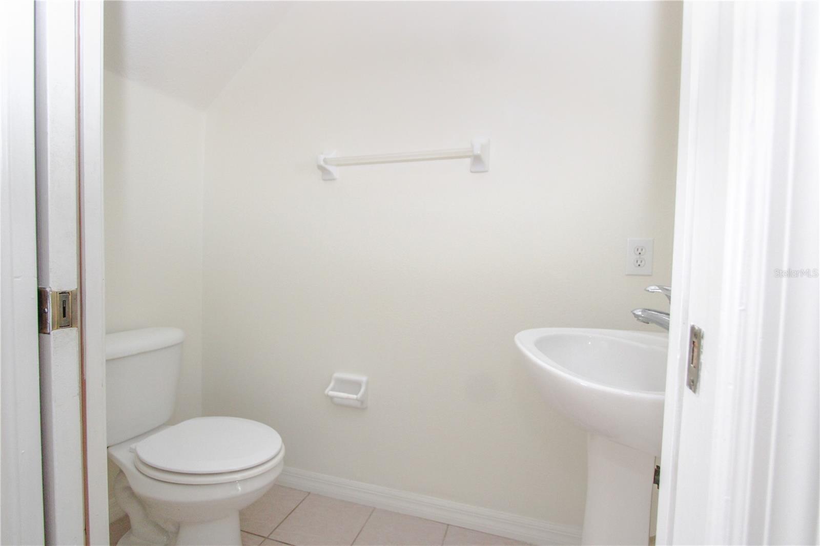 Image 10 of 26 For 212 Golden Pond Court