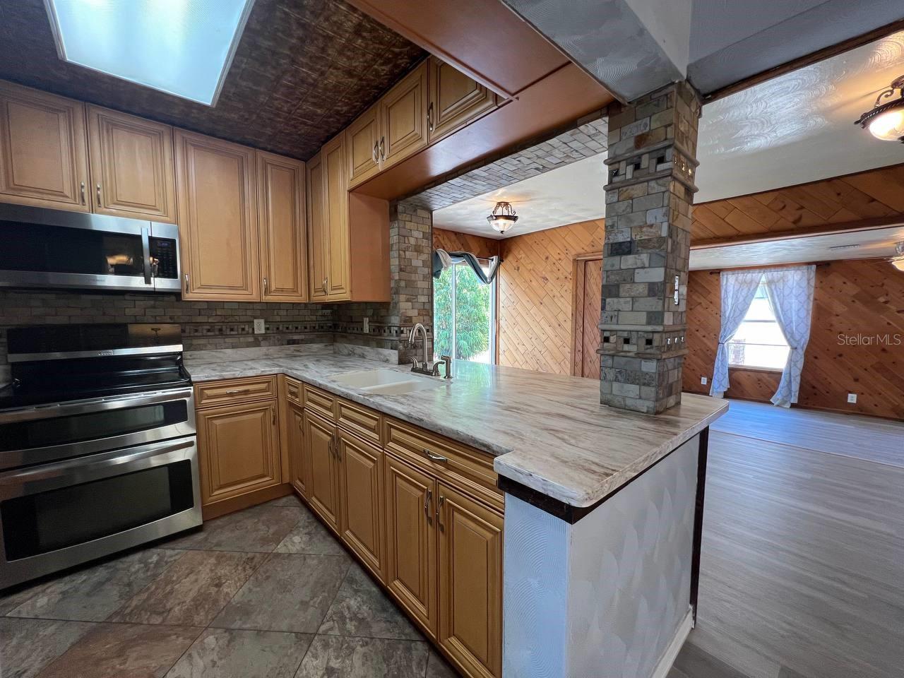 Image 11 of 31 For 6206 Richard Avenue