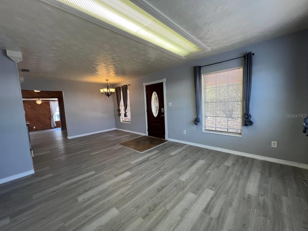 Image 7 of 31 For 6206 Richard Avenue