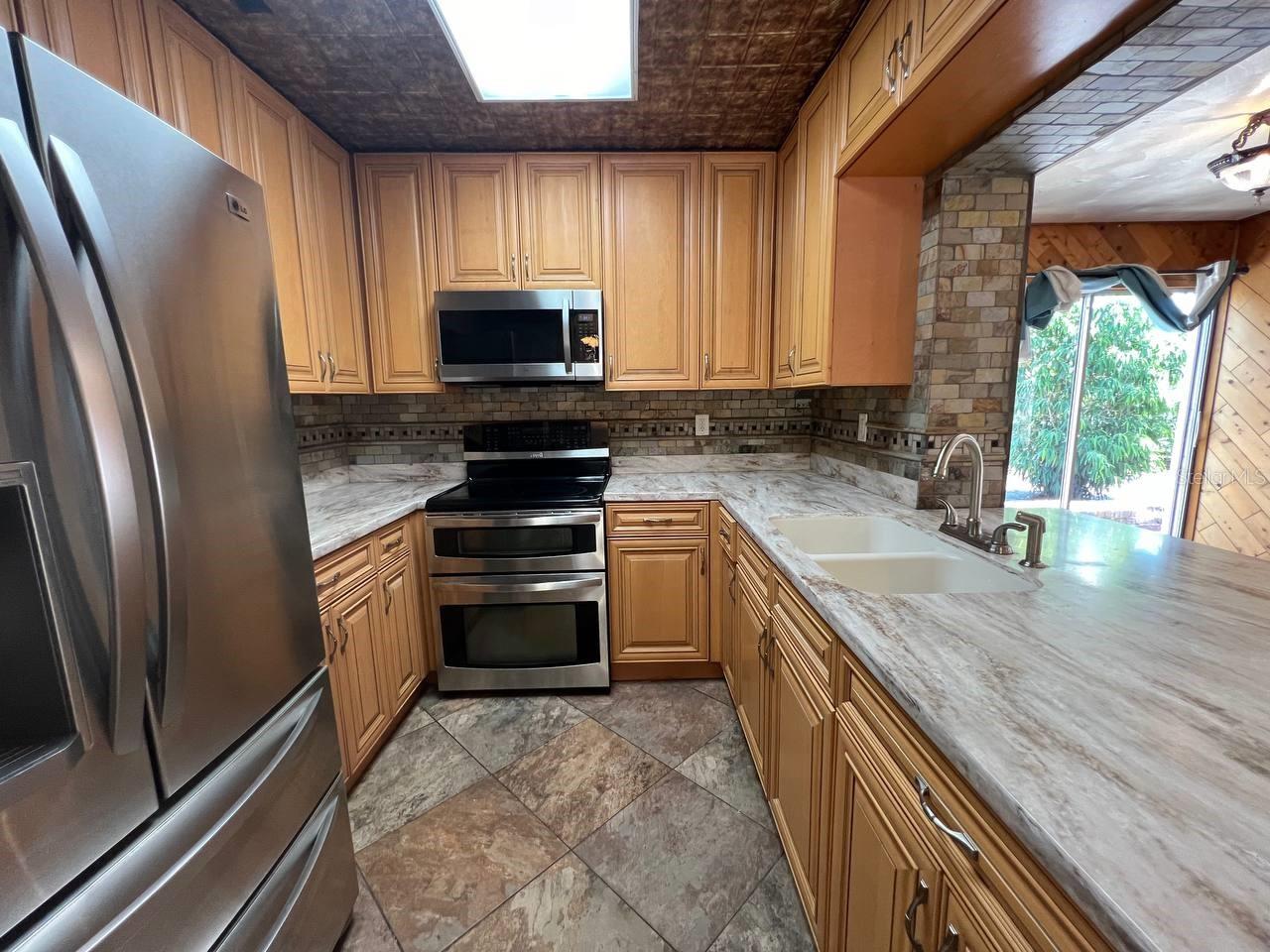 Image 8 of 31 For 6206 Richard Avenue